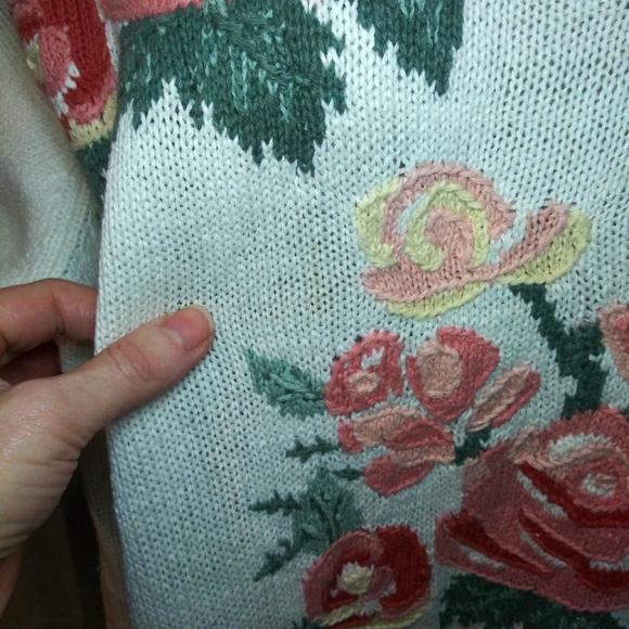 Vintage Chrysantheme Woman Cottagecore/Grannycore Style Rose Embroidered Sweater - Picture 5 of 10